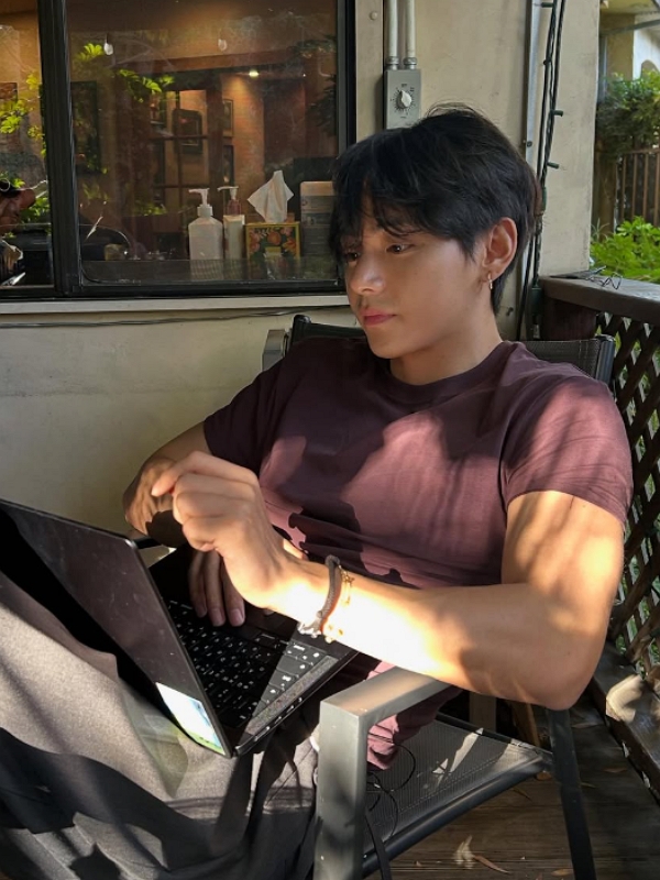 출처: 뷔 SNS